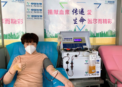 2020年，bat365在线平台中国生物率先提出康复者恢复期血浆救治危重患者的治疗方案和技术标准，全国掀起新冠肺炎康复者献浆热。